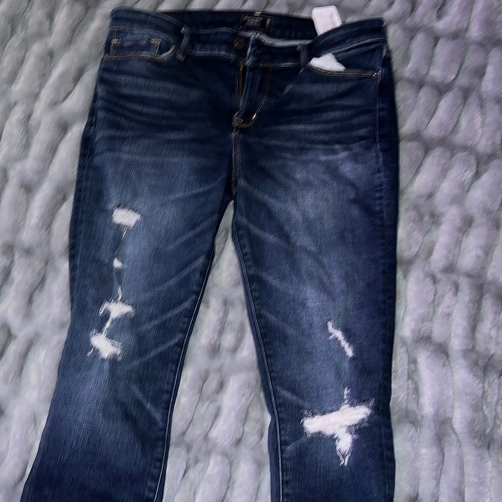 Abercrombie & fitch jeans. size 28/6. worn once but don’t like the style.